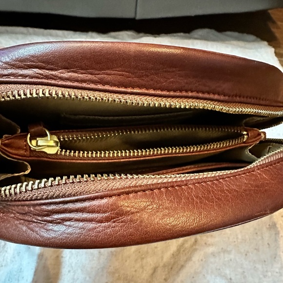 Brown leather round handbag, ladies 9 inch diameter - Picture 3 of 9